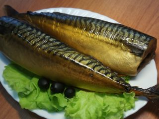 Auksti kūpināta skumbrija: kaloriju saturs uz 100 gramiem, BZHU, GI