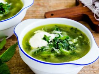 Sup jelatang: resipi dengan kentang, dengan daging