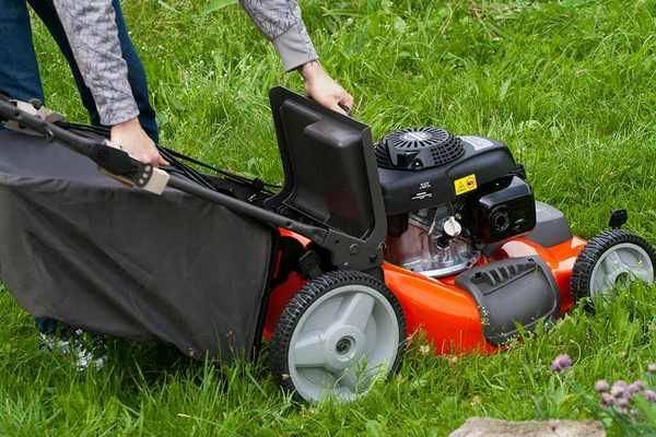 Modelo Husqvarna LC 153 S