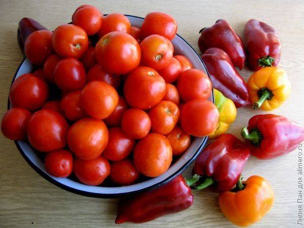 Jugo de tomate para el invierno.