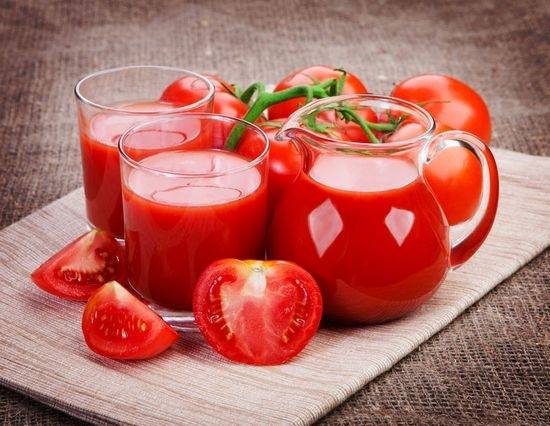 Jugo de tomate para el invierno.