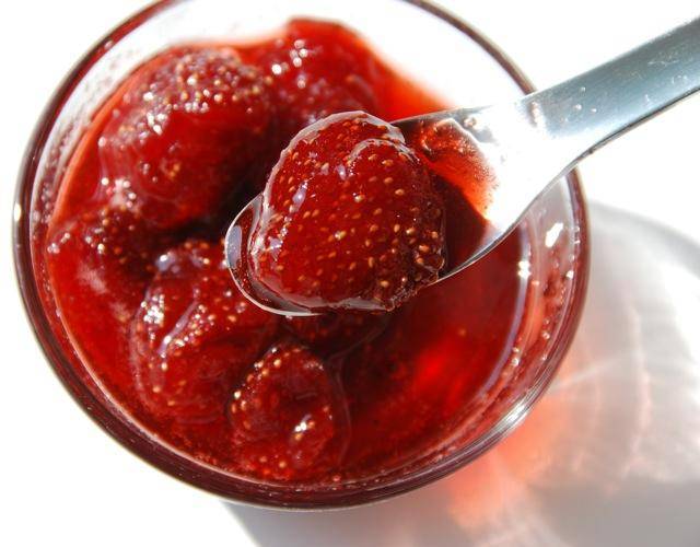 Receta francesa de mermelada de fresa entera