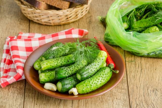 Dưa chuột muối nhẹ ăn liền