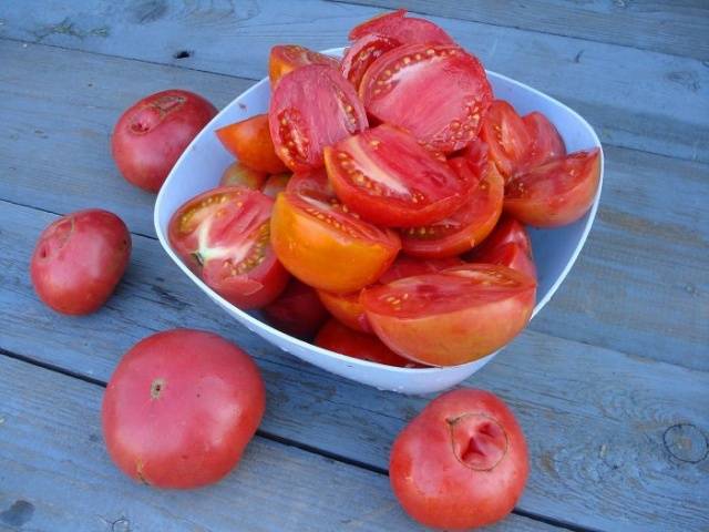 Jugo de tomate para el invierno.